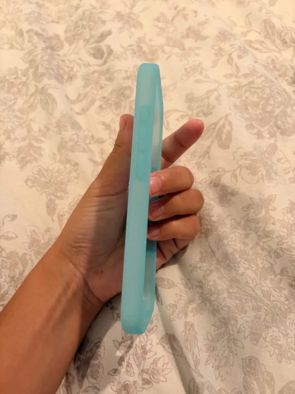 Baby blue iPhone 17 case